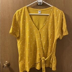 Old Navy Women’s Mustard Yellow Polka Dot Short Sleeve Cross Tie Shirt Medium